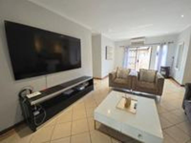 Townhouse For Sale in Equestria - Photo 6