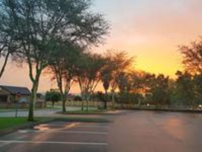 Townhouse For Sale in Equestria - Photo 3