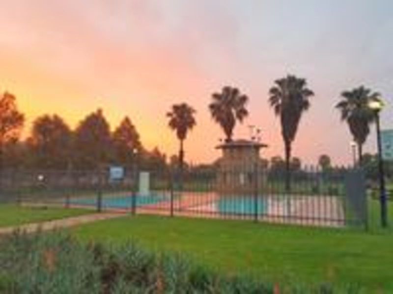 Townhouse For Sale in Equestria - Photo 2