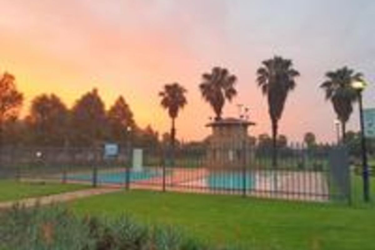 Townhouse For Sale in Equestria - Photo 2