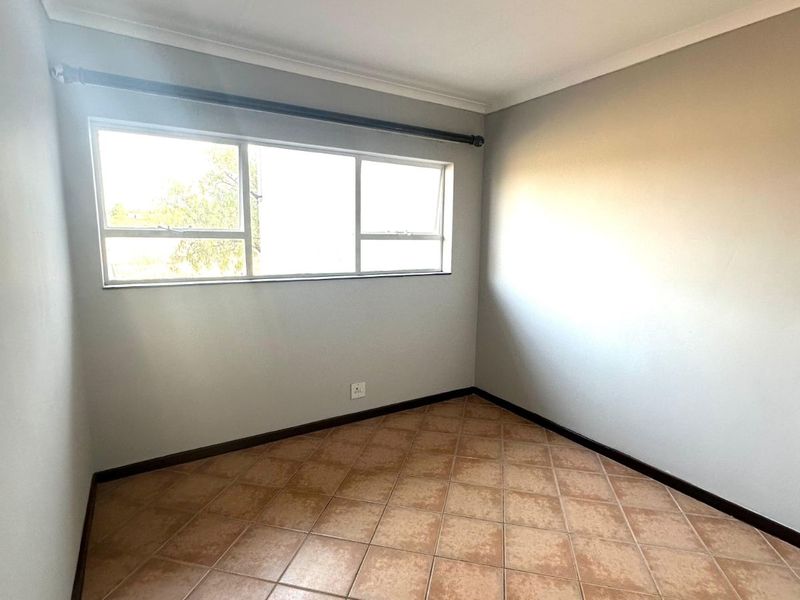 Townhouse For Sale in Moreleta Park - Photo 8