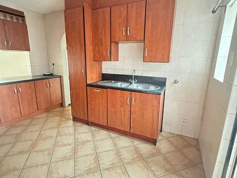 Townhouse For Sale in Moreleta Park - Photo 6