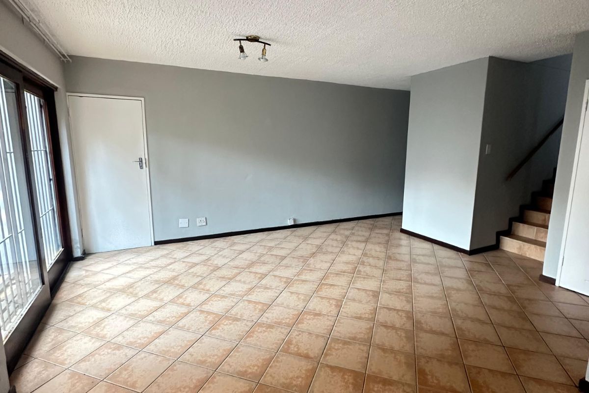 Townhouse For Sale in Moreleta Park - Photo 2