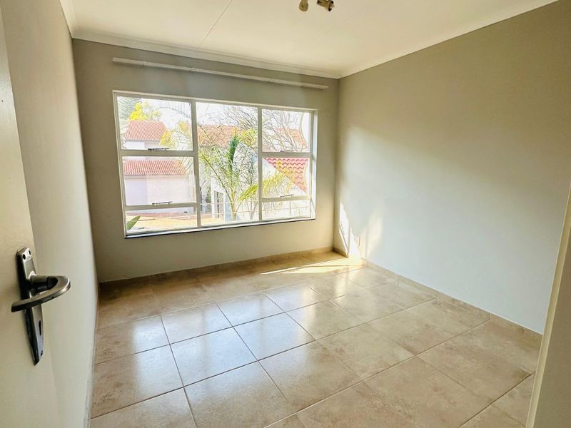 Townhouse For Sale in Moreleta Park - Photo 9