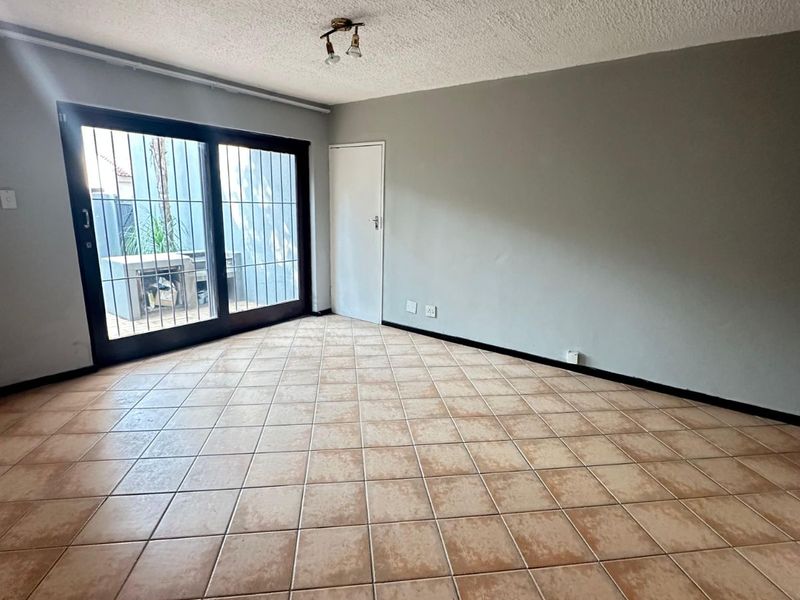 Townhouse For Sale in Moreleta Park - Photo 3