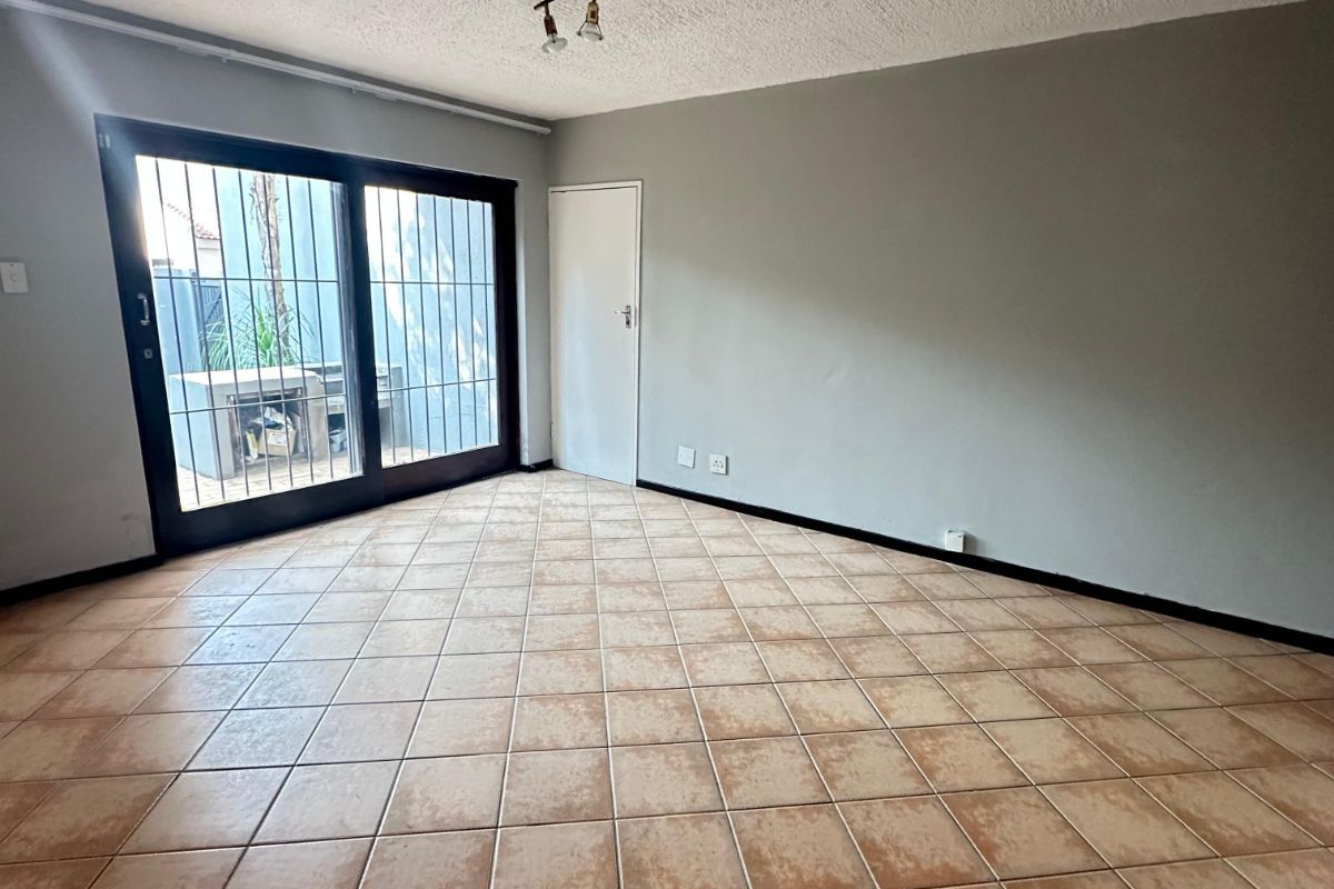 Townhouse For Sale in Moreleta Park - Photo 3