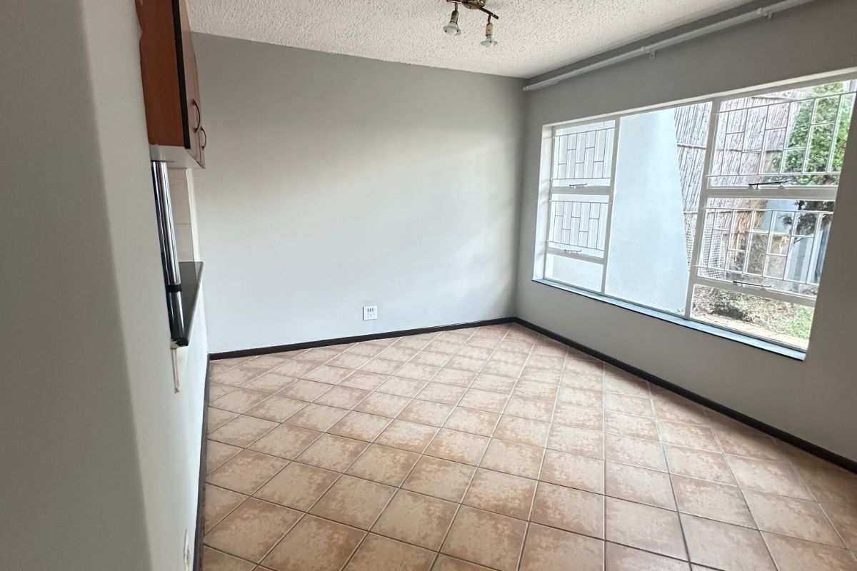 Townhouse For Sale in Moreleta Park - Photo 4