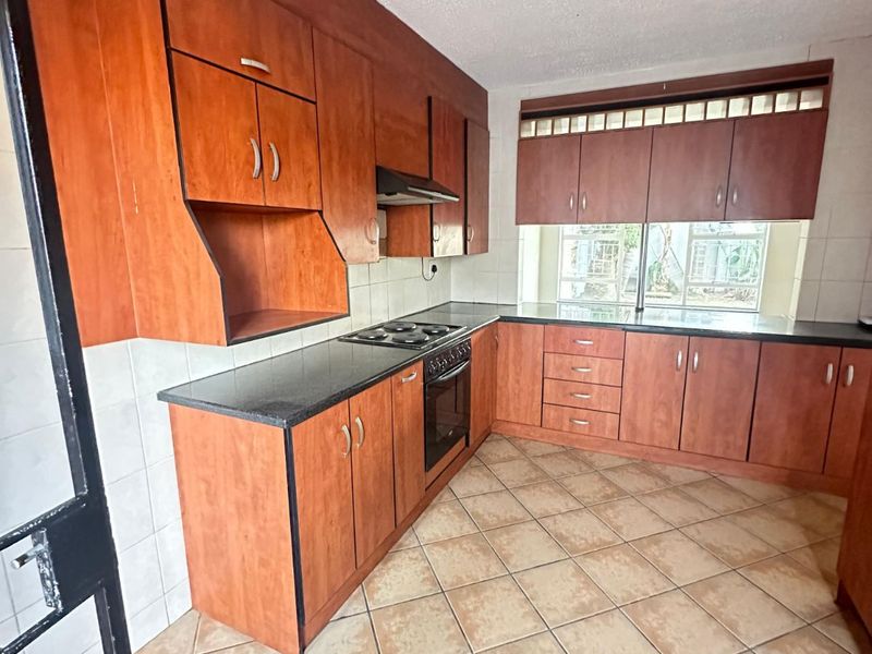 Townhouse For Sale in Moreleta Park - Photo 5