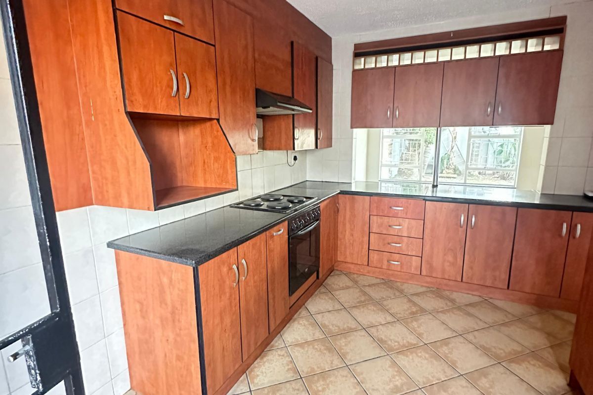 Townhouse For Sale in Moreleta Park - Photo 5