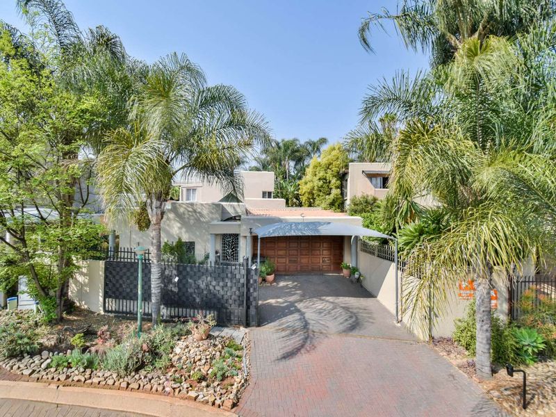 House For Sale in Garsfontein - Photo 2