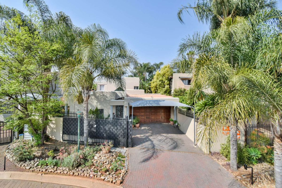 House For Sale in Garsfontein - Photo 2