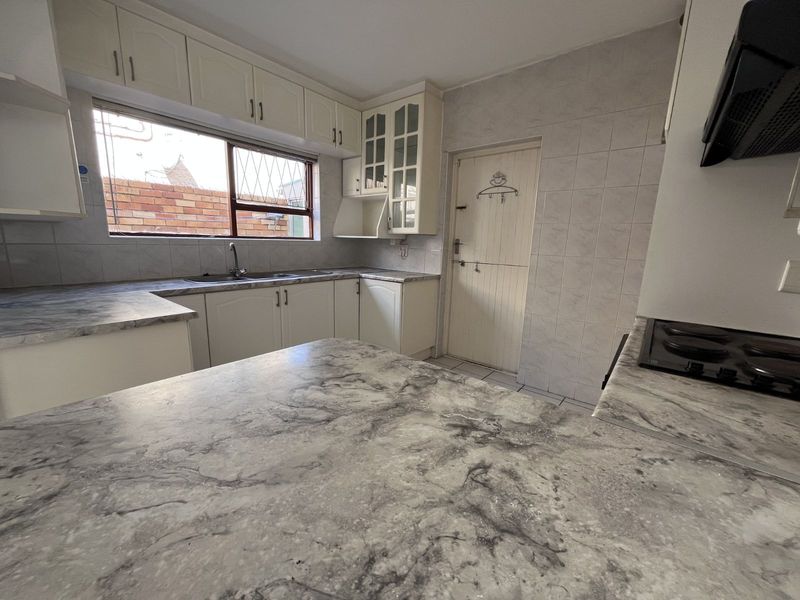 Townhouse For Sale in Westering - Photo 6