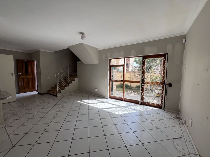 Townhouse For Sale in Westering - Photo 4