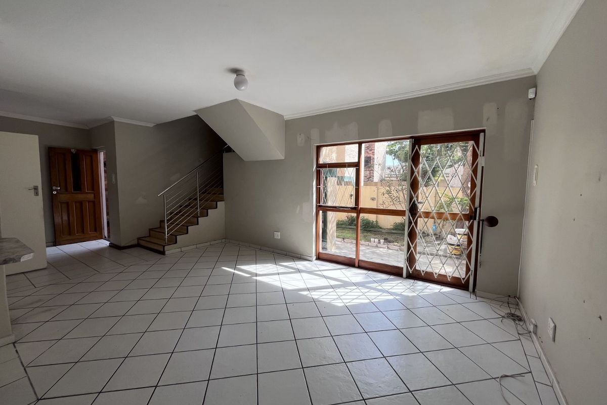 Townhouse For Sale in Westering - Photo 4