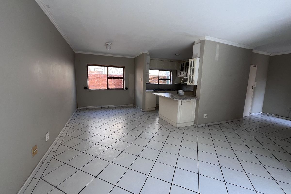 Townhouse For Sale in Westering - Photo 3