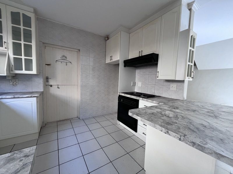 Townhouse For Sale in Westering - Photo 5