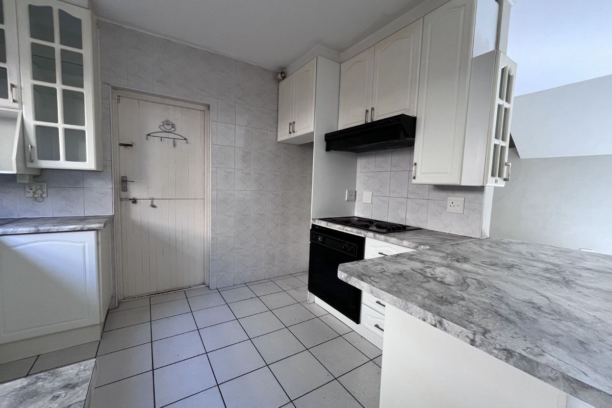 Townhouse For Sale in Westering - Photo 5