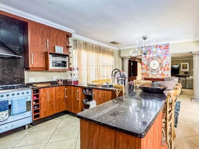 House For Sale in Roylglen Gardens - Photo 9