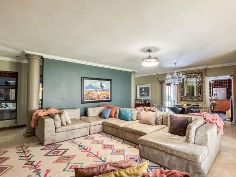 House For Sale in Roylglen Gardens - Photo 3