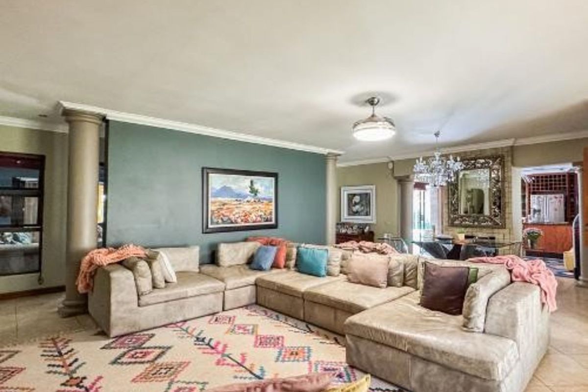 House For Sale in Roylglen Gardens - Photo 3