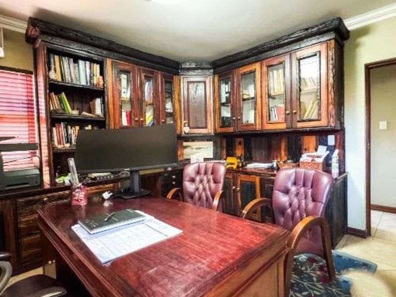 House For Sale in Roylglen Gardens - Photo 5