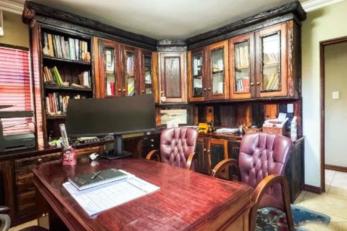 House For Sale in Roylglen Gardens - Photo 5