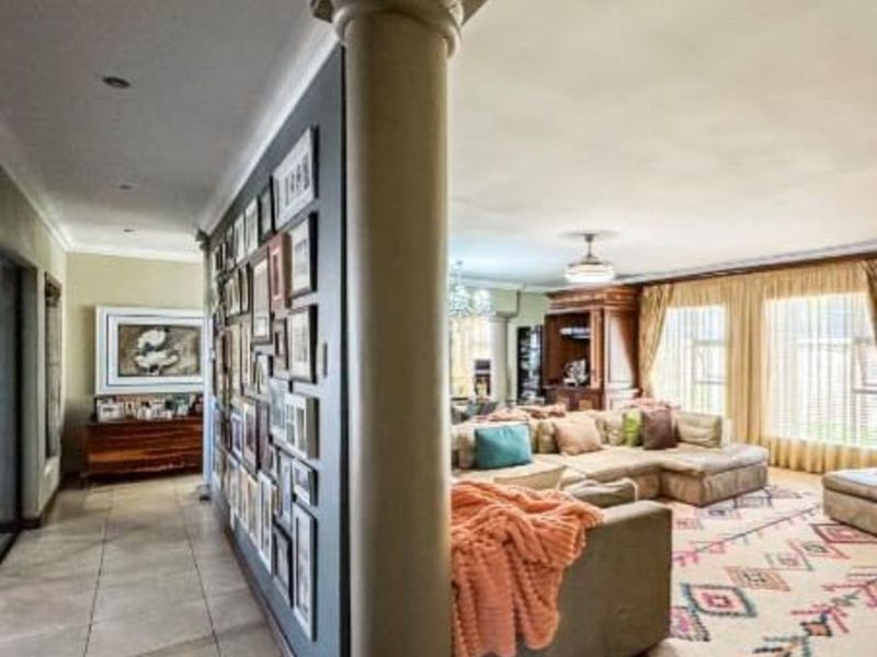 House For Sale in Roylglen Gardens - Photo 2