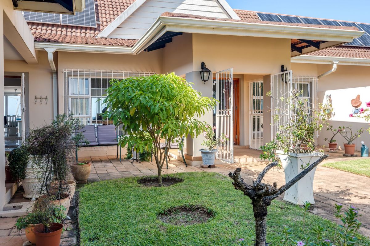 House For Sale in Umtentweni - Photo 2