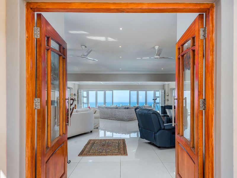 House For Sale in Umtentweni - Photo 4