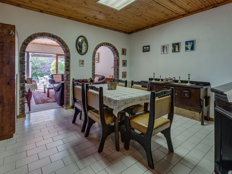 Townhouse For Sale in Cotswold - Photo 9