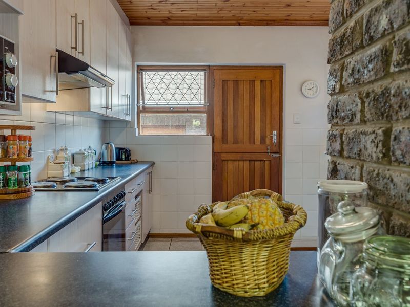 Townhouse For Sale in Cotswold - Photo 6