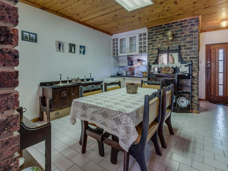 Townhouse For Sale in Cotswold - Photo 7