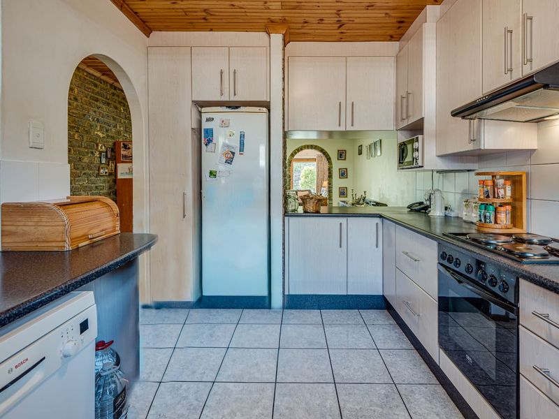 Townhouse For Sale in Cotswold - Photo 4