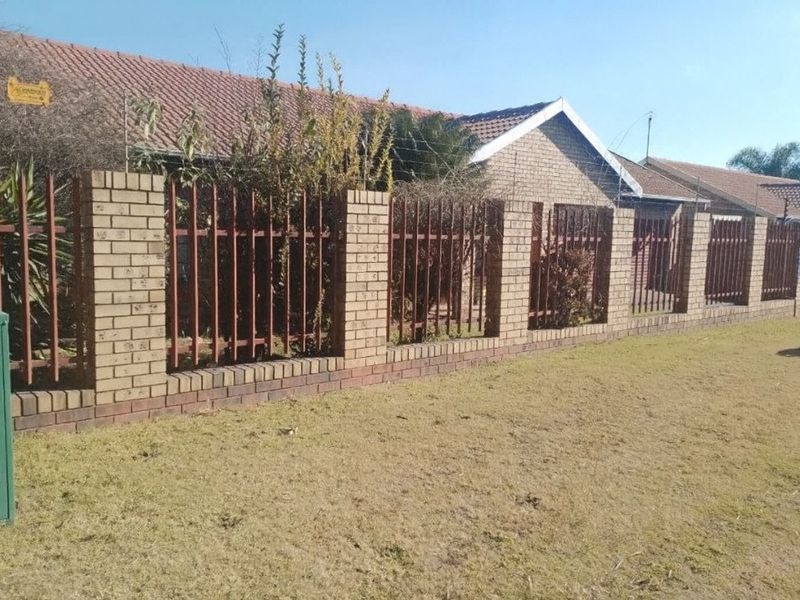 Townhouse For Sale in Reyno Ridge - Photo 4