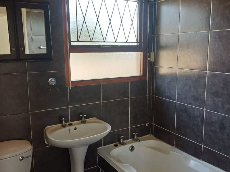 Townhouse For Sale in Kabega - Photo 4