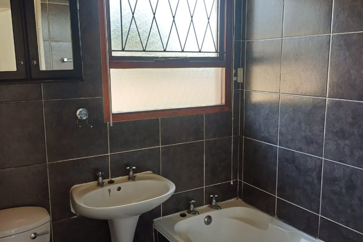 Townhouse For Sale in Kabega - Photo 4