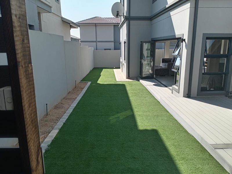 House For Sale in Olivedale - Photo 2