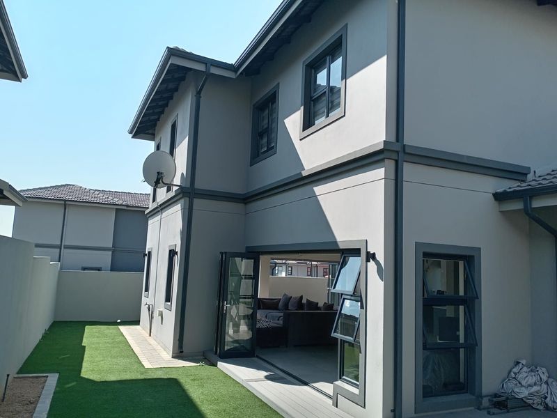 House For Sale in Olivedale - Photo 3