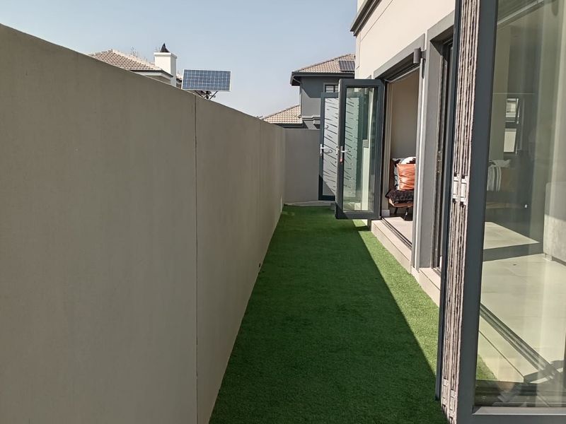 House For Sale in Olivedale - Photo 6