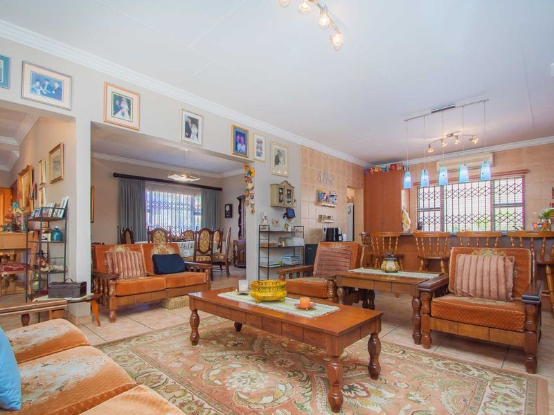 House For Sale in Constantia Kloof - Photo 7