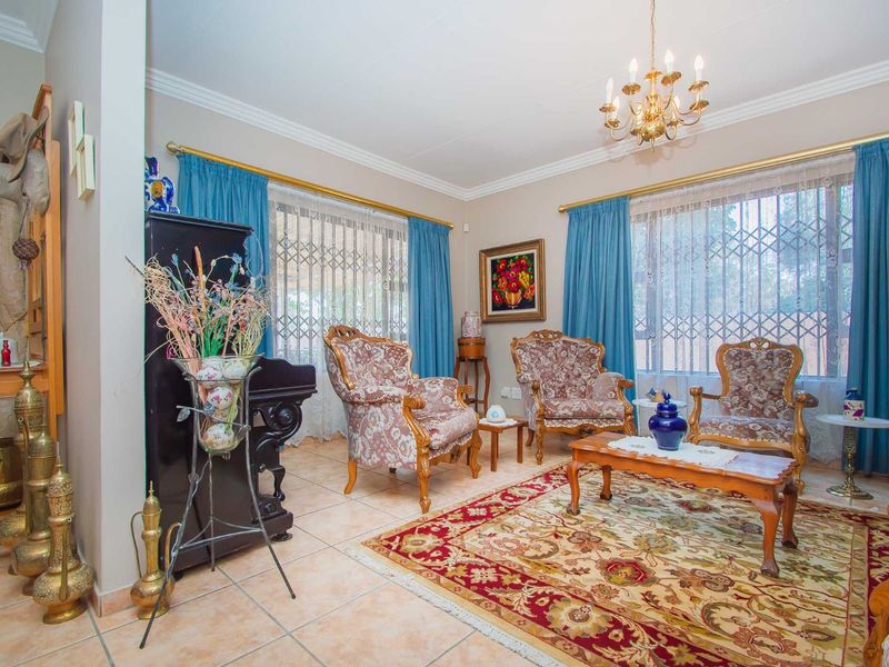 House For Sale in Constantia Kloof - Photo 5