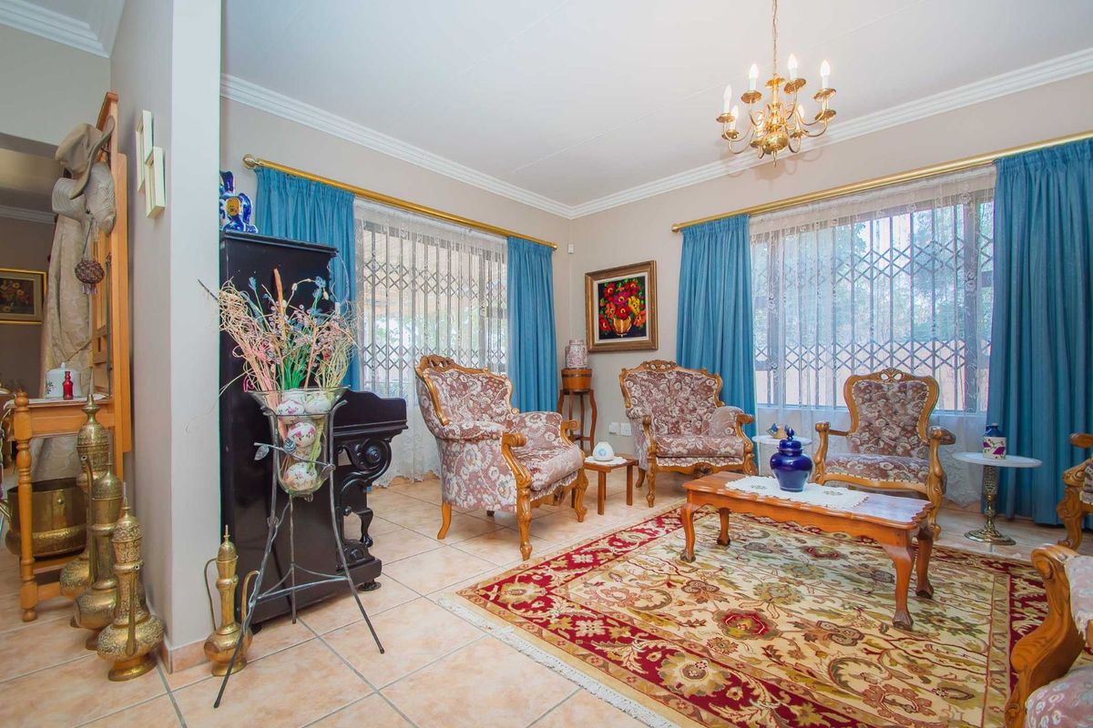 House For Sale in Constantia Kloof - Photo 5