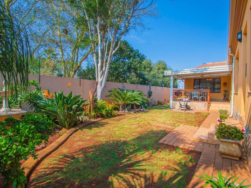 House For Sale in Constantia Kloof - Photo 3