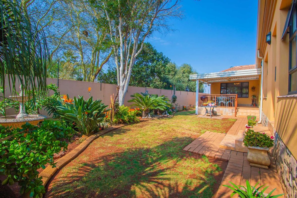 House For Sale in Constantia Kloof - Photo 3