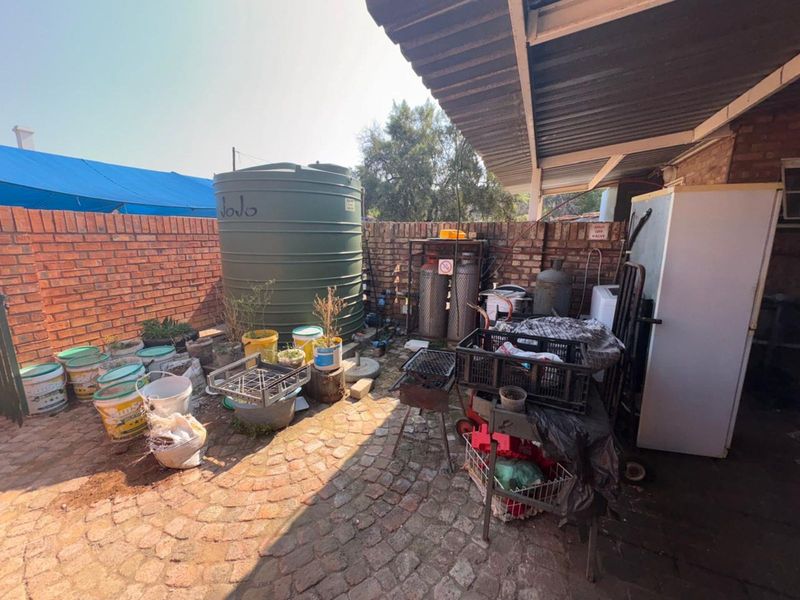 Retail For Sale in Memorial Road Area - Photo 8