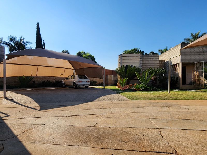 House For Sale in Flora Park - Photo 2