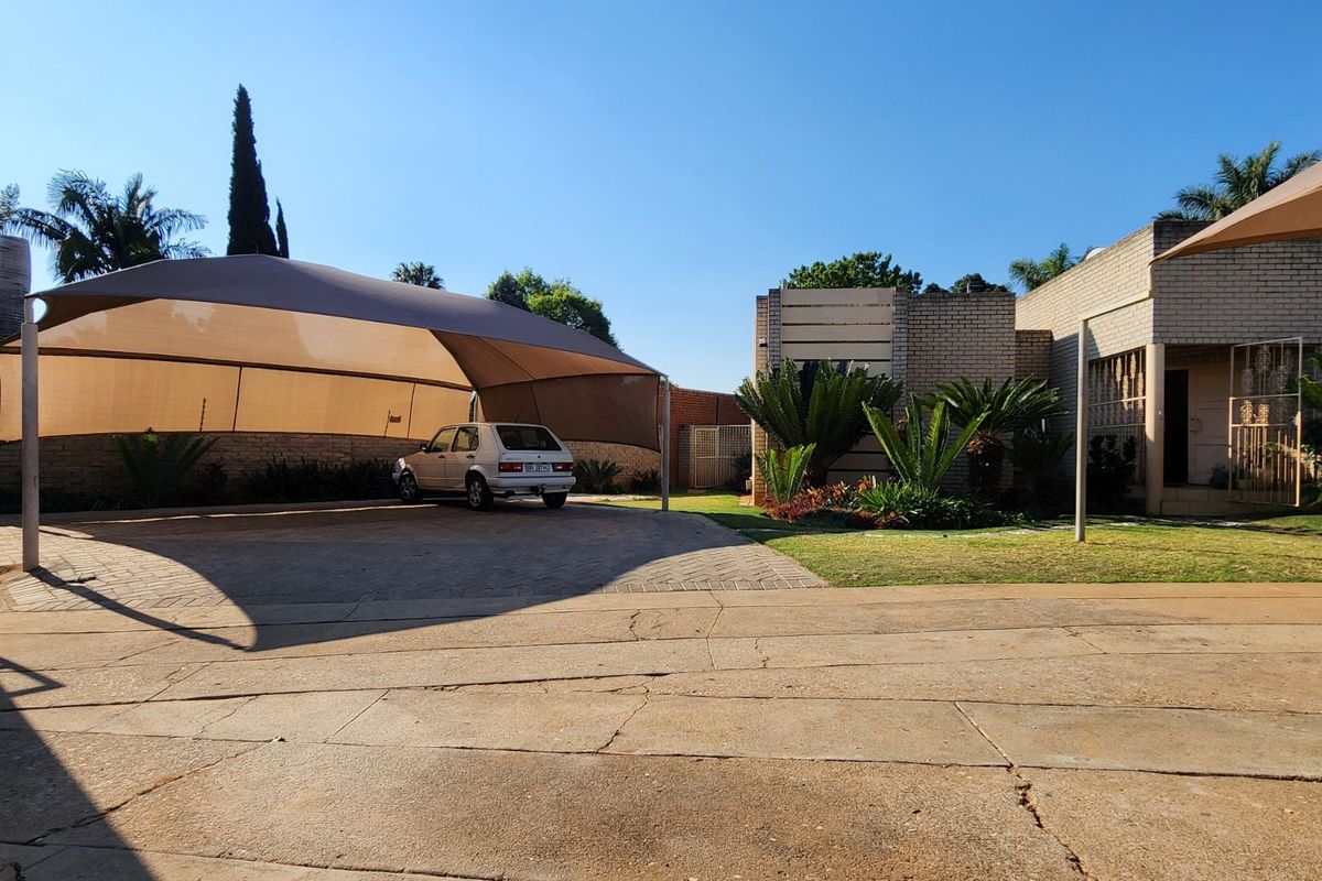 House For Sale in Flora Park - Photo 2