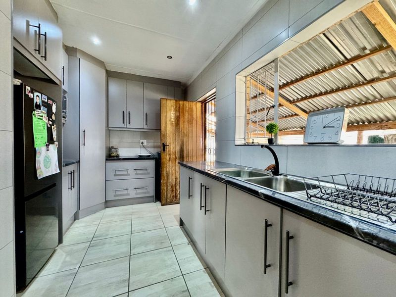 House For Sale in Evander - Photo 5