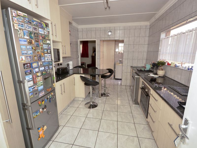 House For Sale in Mondeor - Photo 5