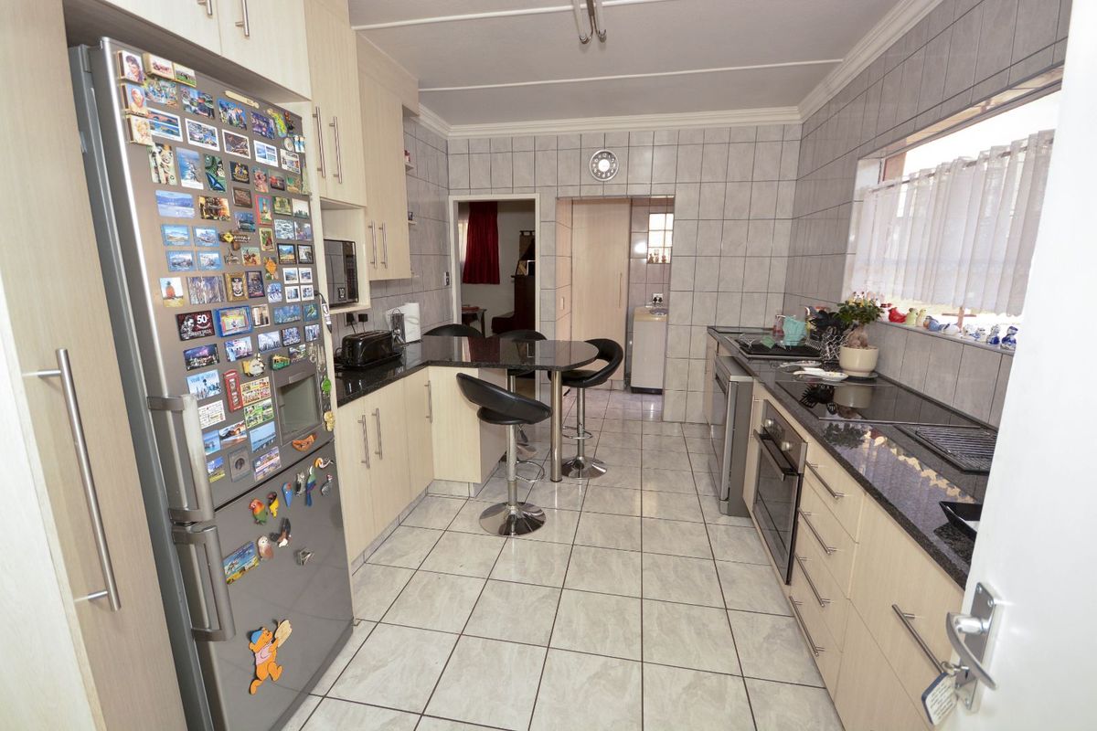 House For Sale in Mondeor - Photo 5